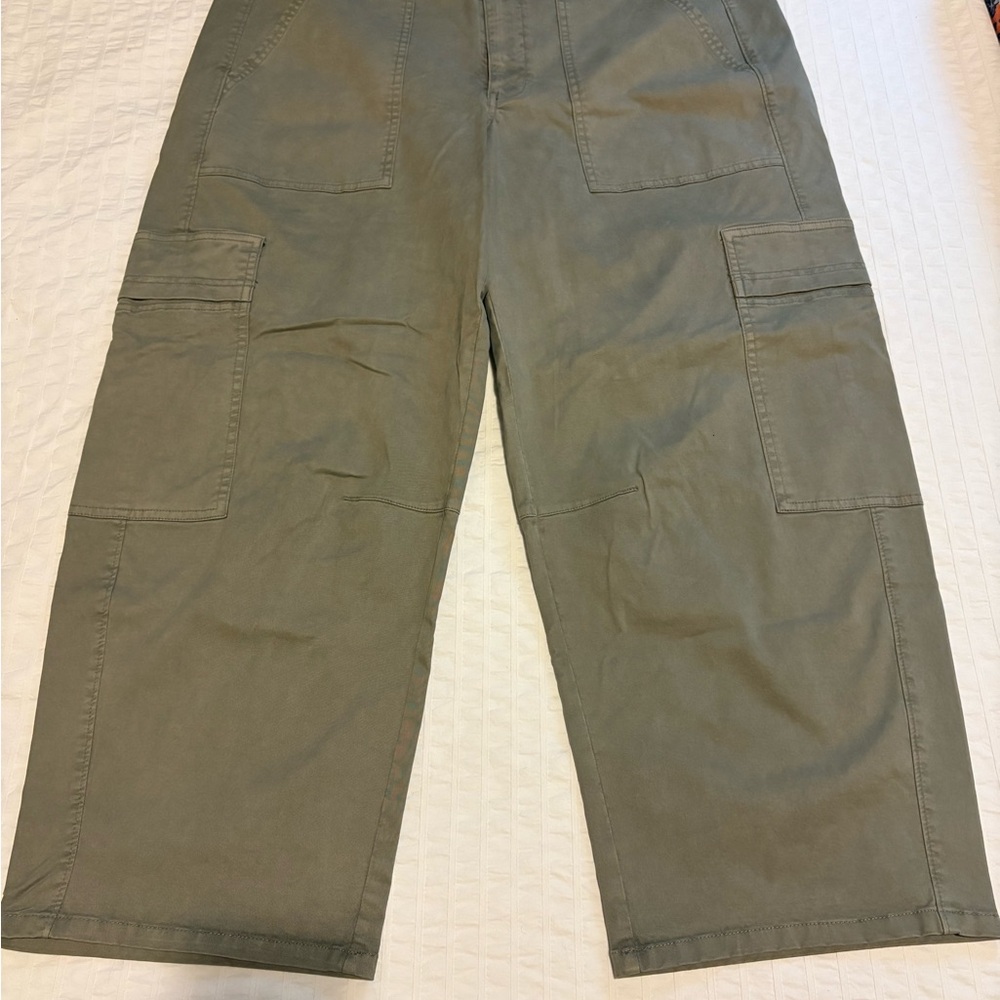 Universal Thread Women’s Cargo Pants Olive - 16 NWOT